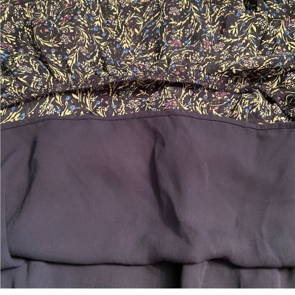 CeCe Blouse Women’s size medium pullover, off the shoulder. - Picture 4 of 9
